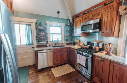 East End - Valley Street House | MTN VIEWS/1 Min to Downtown Asheville/Peaceful