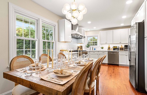 Bennington House | Mtn Views, 3 King Beds, Chef's Kitchen, Game Room