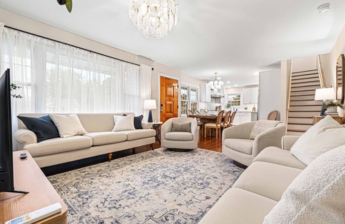 Bennington House | Mtn Views, 3 King Beds, Chef's Kitchen, Game Room