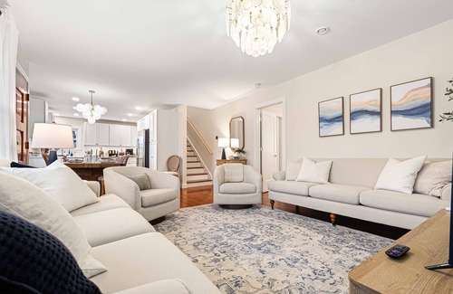 Bennington House | Mtn Views, 3 King Beds, Chef's Kitchen, Game Room