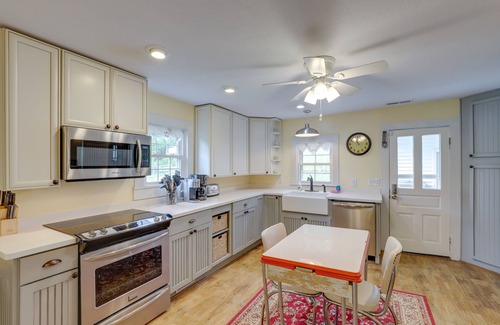 Weaverville Cottage | Mtn Views & Epic Sunsets: Private Weaverville Home