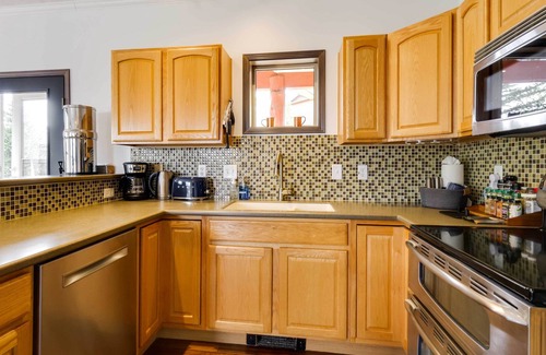 Summit Cove House | Mtn Views & Fireplace: Stunning Dillon Townhome!