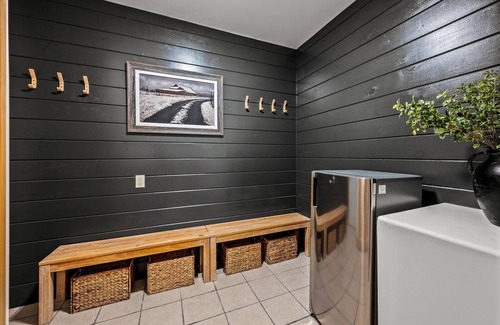 Maggie Valley House | Mtn Views, HotTub, Sauna, GameRm, Theater, Slps 23, Near Skiing & Polar Express
