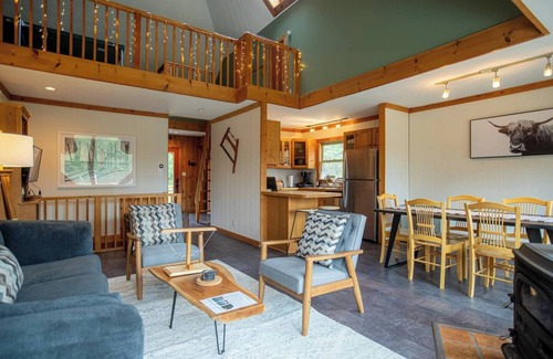 Wilmington House | MtSnow* HotTub* Pool * AirHockey*PingPong * Darts