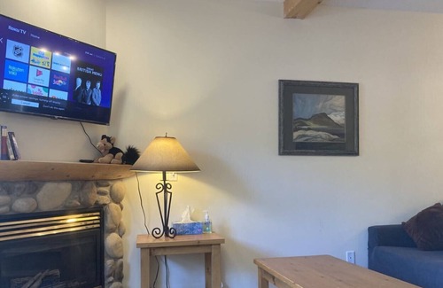 Harvie Heights House | Mtview Banff Gate 2-Sty Townhouse (2BD/2BA/6 ppl)