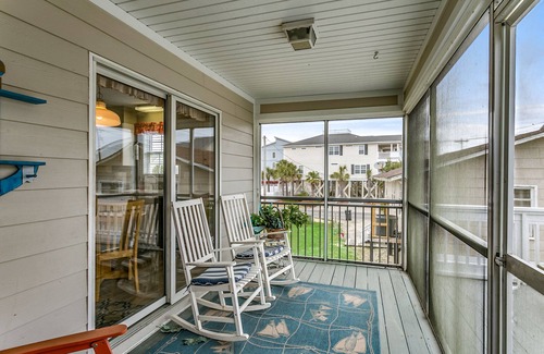 Garden City House | 'Mud Monkeys' Beach House, Family Rental/Golfer's Getaway!