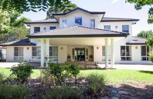 Central Mudgee House | Mudgee Country Grandeur at this Elegant Group Getaway