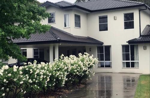 Central Mudgee House | Mudgee Country Grandeur at this Elegant Group Getaway