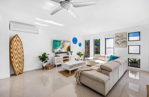 Mudjimba House | Mudjimba Blue - Stylish Paradise