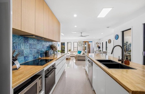 Mudjimba House | Mudjimba Blue - Stylish Paradise