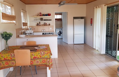 Mudjimba Cottage | Mudjimba Cottage - pets allowed inside & 300 m to the beach
