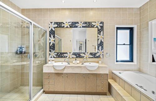 Mudjimba House | Mudjimba Shores-Coastal Bliss for Families & Dogs
