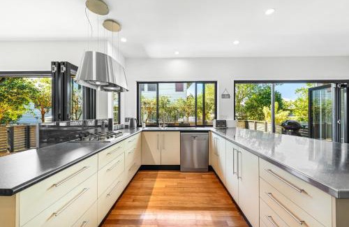 Mudjimba House | Mudjimba Shores-Coastal Bliss for Families & Dogs