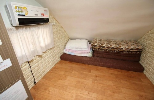 Seolcheon-myeon House | Muju Caravan Pesnion