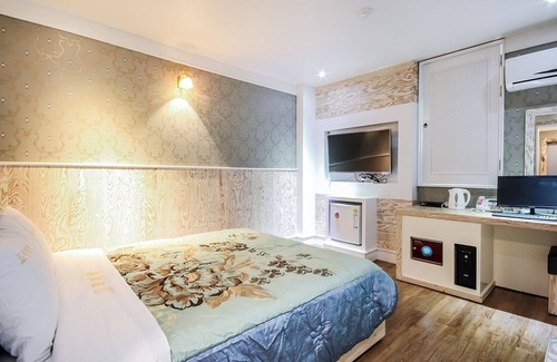 Muju Hotel | Muju Rivera