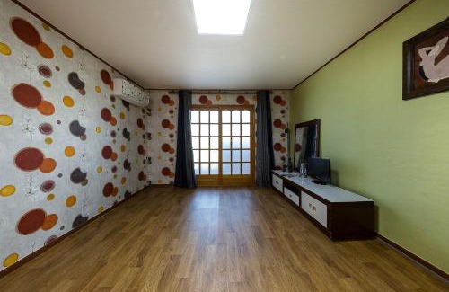 Seolcheon-myeon House | Muju Snow Valley Pension