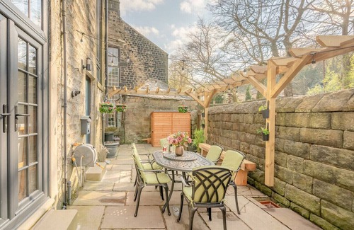 Todmorden House | Mulberry Boutique Stay – Canal-Side Near Hebden Bridge