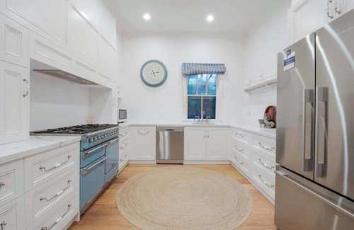 Turvey Park House | Mulberry Cottage - Elegant CBD Estate