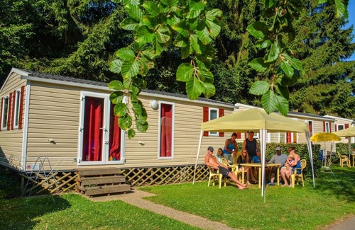 Luxembourg Ardennes House | Mullerthal Deluxe mobile home, Resort Walsdorf, 4 guests, garden with sun loungers. Perfect for families.