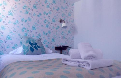 Street Bed & Breakfast | Mullions 51 B&B