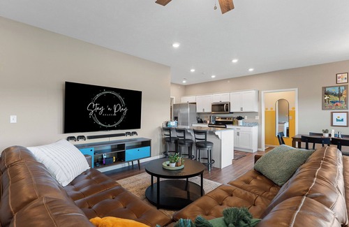 Branson West House | Multi-Family Fun & Fall in the Ozarks-Near SDC!-Dog Friendly-12 bed/10 bath