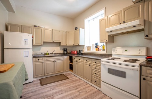 Trent Hills House | Multi-Family Private Resort (Pool, Gardens, Swings, 3-Full Homes) *Sleeps 30*
