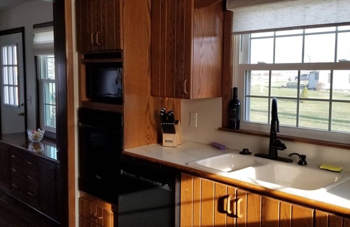 Bay View House | Multi-generation 1st fl Primary, close to Ohio's Vacaland attractions, fishing