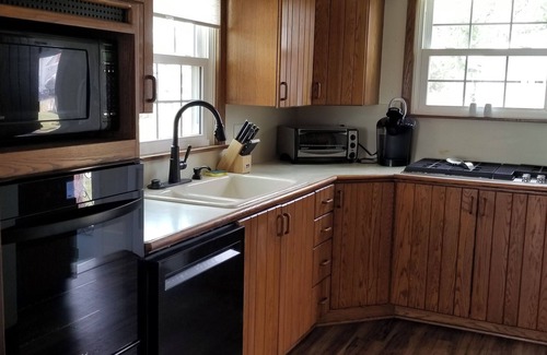 Bay View House | Multi-generation 1st fl Primary, close to Ohio's Vacaland attractions, fishing