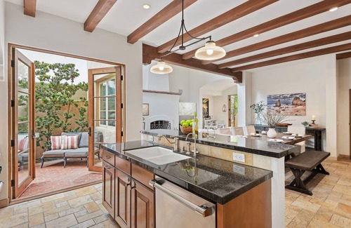 Lower State House | Multi-Level Downtown Luxury Home with Hot Tub!
