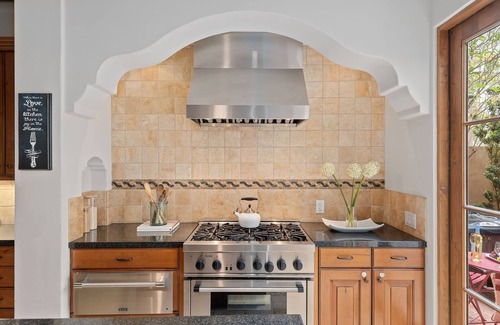 Lower State House | Multi-Level Downtown Luxury Home with Hot Tub!
