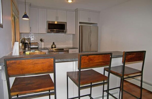 Lincoln House | Multi-level, spacious, AC/FP, wood view, deck, swim club. F1344 by LRS