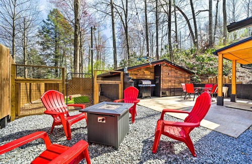 Brevard Cottage | Multi-unit Brevard Vacation Rental With Patio!