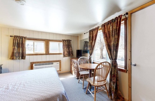 Naturita House | Multi-unit home with deck, grill, mtn views, W/D, & AC