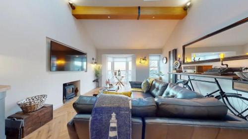 Mumbles Apartment | Mumbles Cottage & Stunning Ocean Views - Sleeps 4