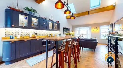 Mumbles Apartment | Mumbles Cottage & Stunning Ocean Views - Sleeps 4