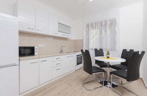 Muo Apartment | Muo Sea Front Apartments Kotor