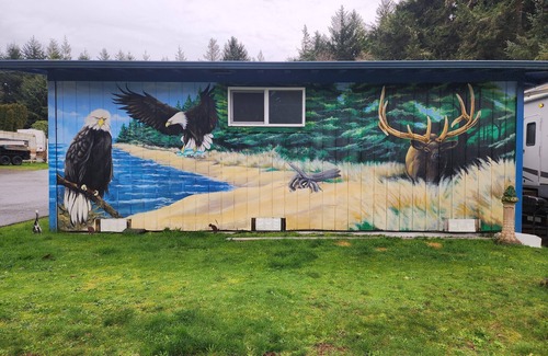 Coos Bay Cabin | Mural Cabin on the Coast