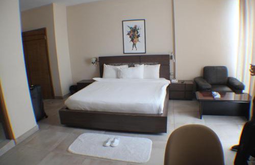 Monrovia Hotel | Murex Plaza Hotel & Suites