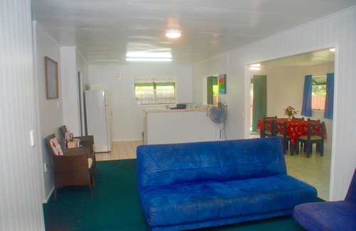 Muri House | Muri Beach House - Right on the Beach Perfect for families