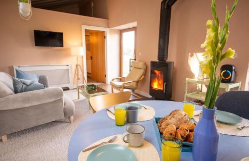 Llanddaniel Fab House | Murmur y Coed