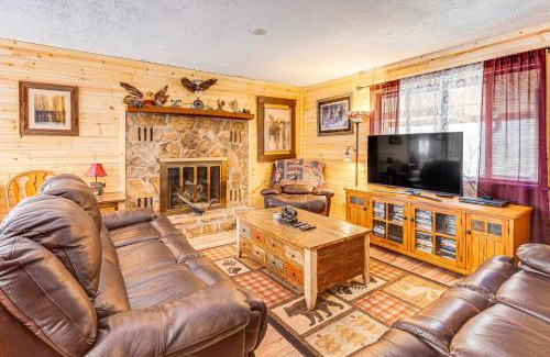Murphy House | Murphy Cabin with Deck, Grill and Private Pond!