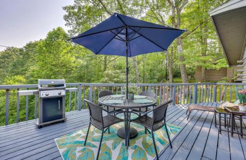 Unaka House | Murphy Cabin with Views Less Than 1 Mi to Hiwassee Lake!