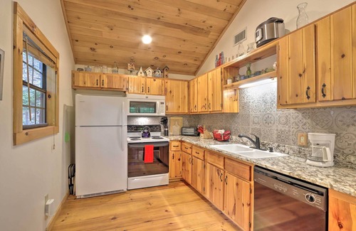 Murphy Cabin | Murphy Family Cabin w/Fire Pit & Forest Views!