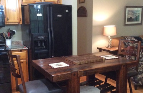 Murphy House | MURPHY, NC Rustic Trail Retreat Cabin