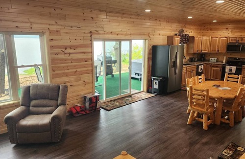 Briggsville House | Murphys Lakefront Jacuzzi Retreat 9 Miles-WI DELLS