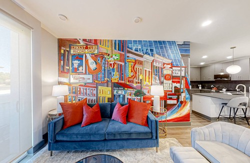 Rolling Mill Hill Condo | Muse | Modern condo in great downtown location with balcony & rooftop lounge