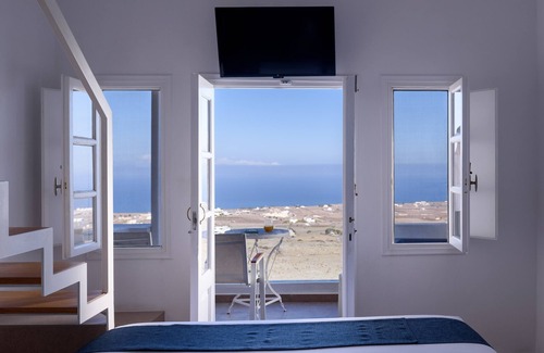 Oia Hotel | Muses Cycladic Suites - Sea View Loft with Outdoor Hot Tub