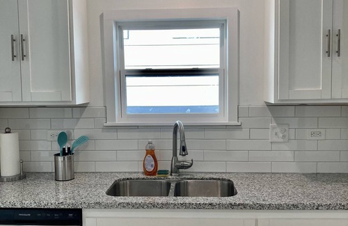 South Central Houston Apartment | Museum District - 3Br/2Ba Sunny apartment with King Bed