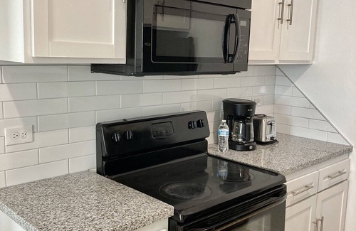 South Central Houston Apartment | Museum District - 3Br/2Ba Sunny apartment with King Bed