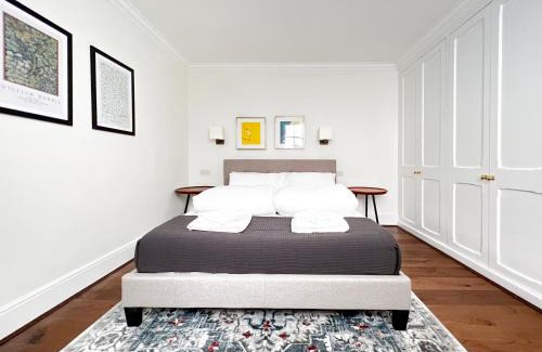 Holborn and Covent Garden Apartment | Museum St Central Soho Townhouse